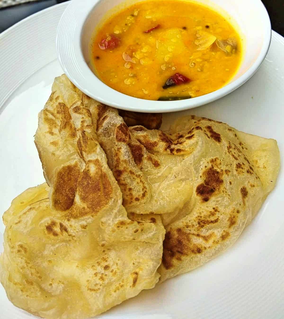 Roti canai kuah rendang