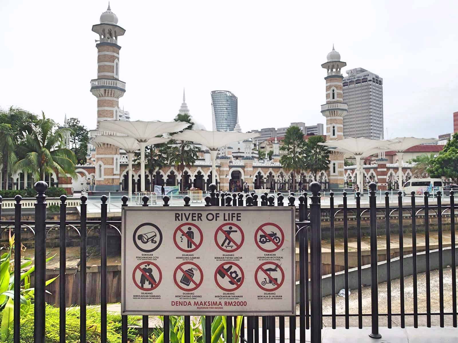 Masjid-Jamek-Mosque-KLCC-Rover-of-Life-Kuala-Lumpur-Malaysia