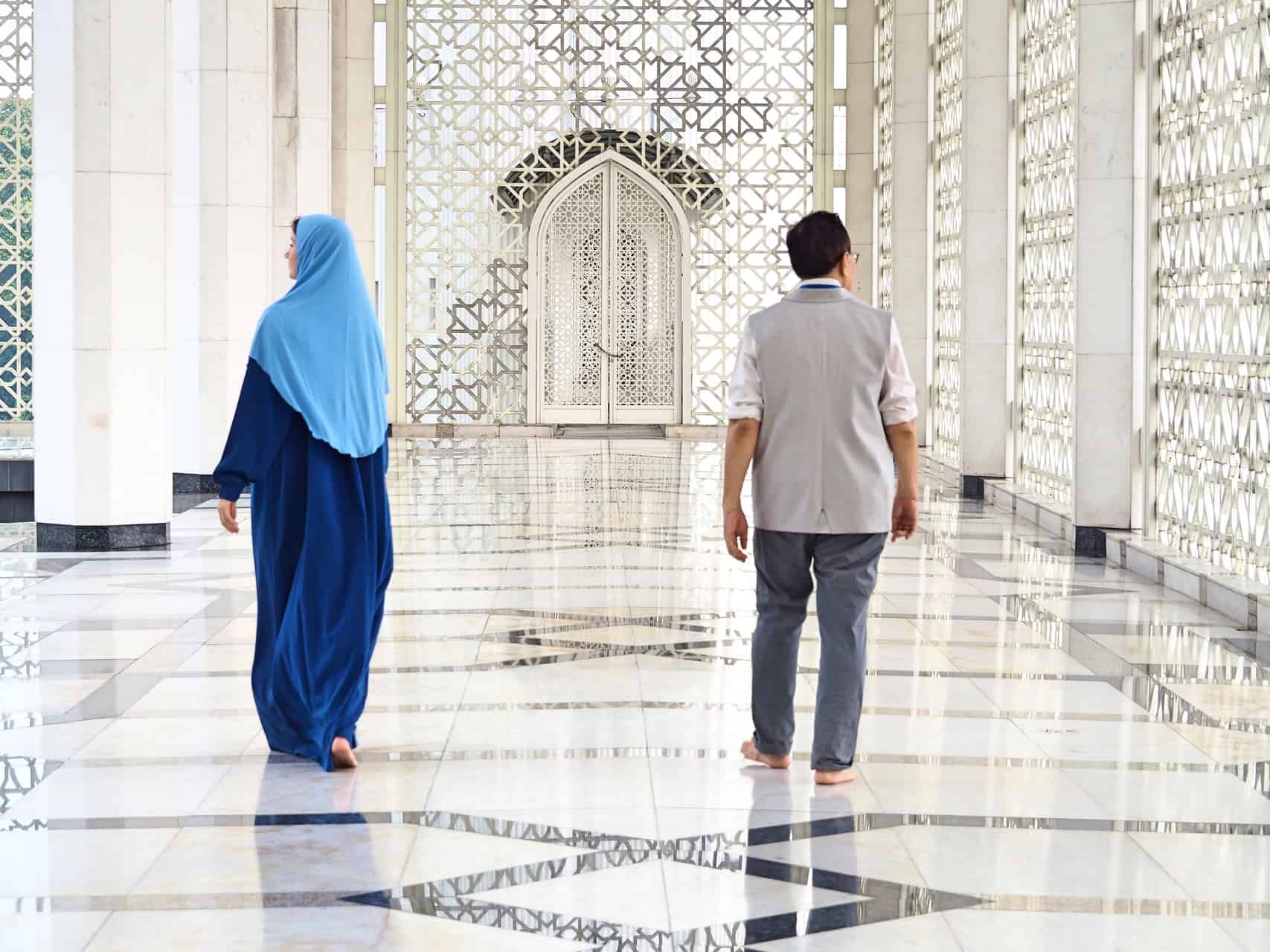 Sultan Salahuddin Abdul Aziz Blue Mosque in Shah Alam, Kuala Lumpur // travelmermaid.com