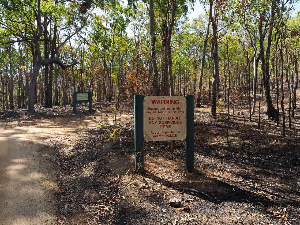 Torpedo Bay walking track near Lake Tinaroo, Far North Queensland // Travel Mermaid