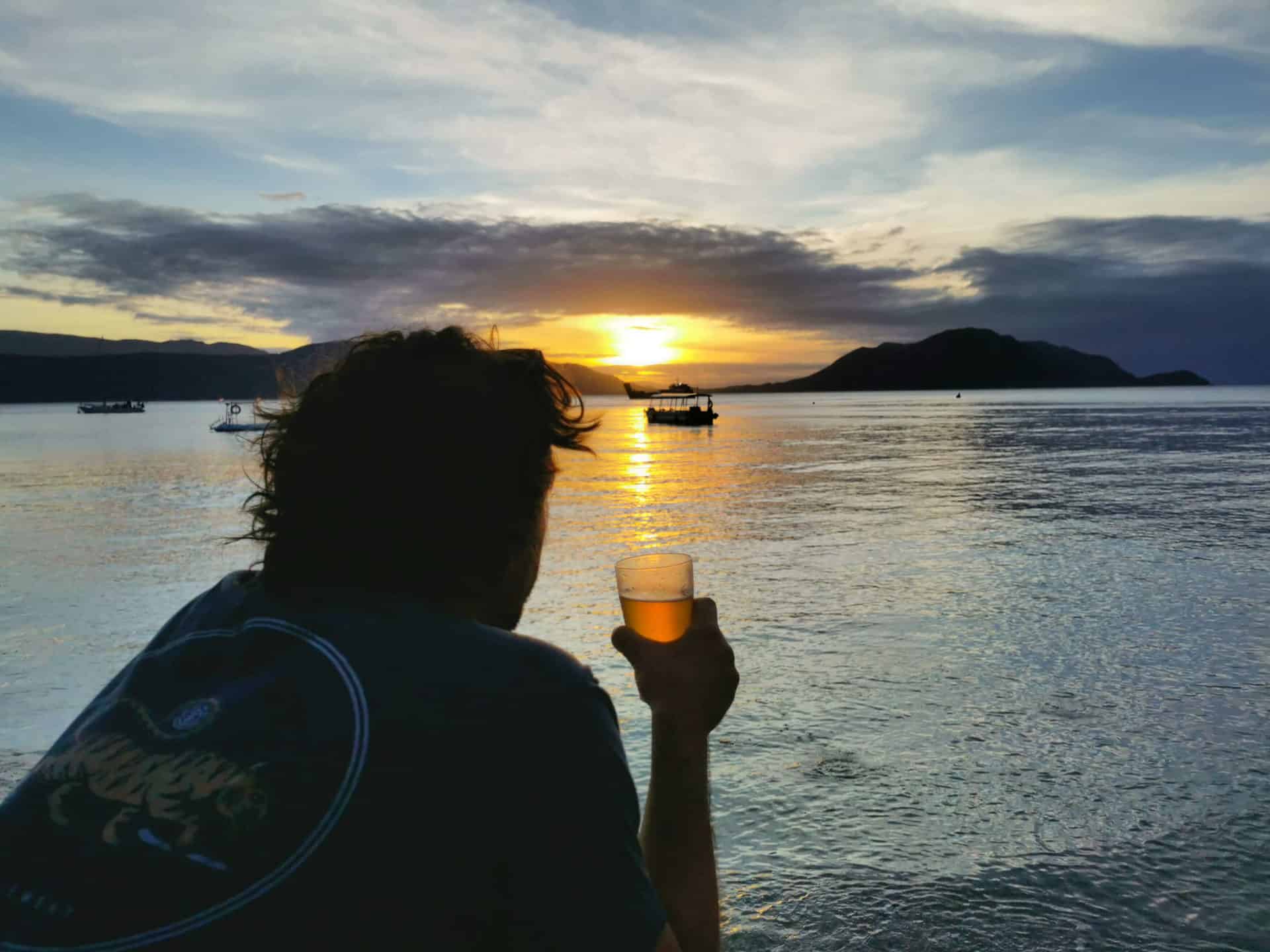 A sunset on Fitzroy Island // Travel Mermaid